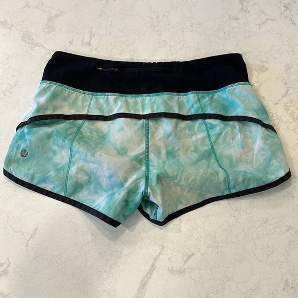 Lululemon Tracker Short II Turquoise Tie Dye Athletic Shorts Women’s Size 4 - Picture 10 of 16